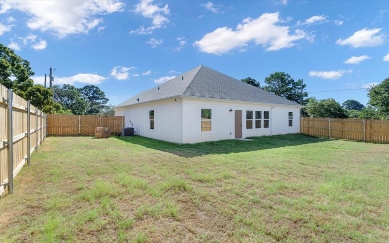 1001 N Oak Drive, Denison, TX 75020, 4 Bedrooms Bedrooms, ,2 BathroomsBathrooms,Residential,For Sale,1001 N Oak Drive,20861820