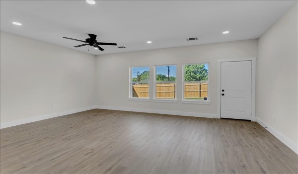 1001 N Oak Drive, Denison, TX 75020, 4 Bedrooms Bedrooms, ,2 BathroomsBathrooms,Residential,For Sale,1001 N Oak Drive,20861820