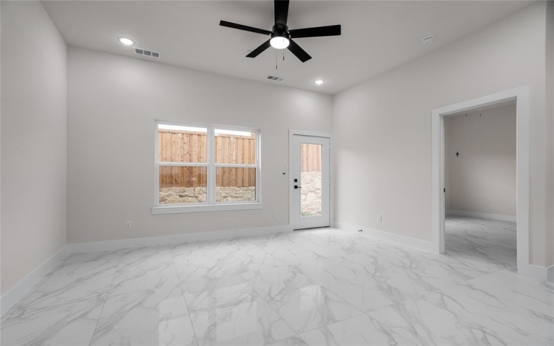 2336 Alsiddiq Drive, Irving, TX 75062, 4 Bedrooms Bedrooms, ,3 BathroomsBathrooms,Residential,For Sale,2336 Alsiddiq Drive,20864891
