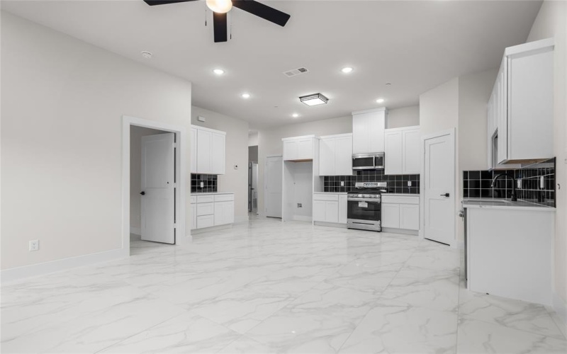 2336 Alsiddiq Drive, Irving, TX 75062, 4 Bedrooms Bedrooms, ,3 BathroomsBathrooms,Residential,For Sale,2336 Alsiddiq Drive,20864891
