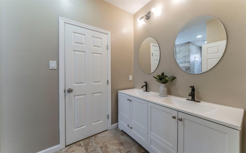 2715 S Shadowood Street, Granbury, TX 76048, 3 Bedrooms Bedrooms, ,2 BathroomsBathrooms,Residential,For Sale,2715 S Shadowood Street,20865342