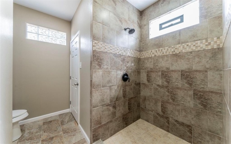 2715 S Shadowood Street, Granbury, TX 76048, 3 Bedrooms Bedrooms, ,2 BathroomsBathrooms,Residential,For Sale,2715 S Shadowood Street,20865342