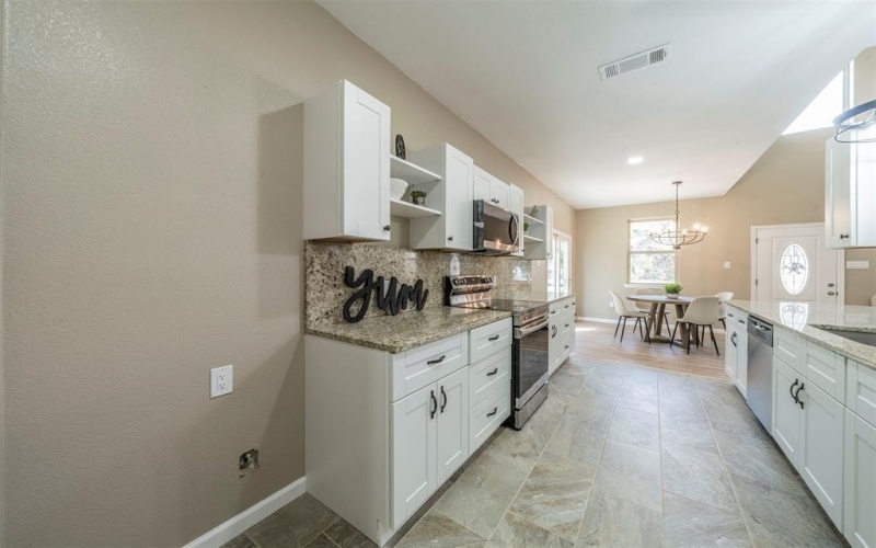 2715 S Shadowood Street, Granbury, TX 76048, 3 Bedrooms Bedrooms, ,2 BathroomsBathrooms,Residential,For Sale,2715 S Shadowood Street,20865342