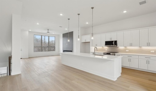 2524 Havenhurst Street #103, Farmers Branch, TX 75234, 3 Bedrooms Bedrooms, ,3 BathroomsBathrooms,Residential,For Sale,2524 Havenhurst Street,20865361