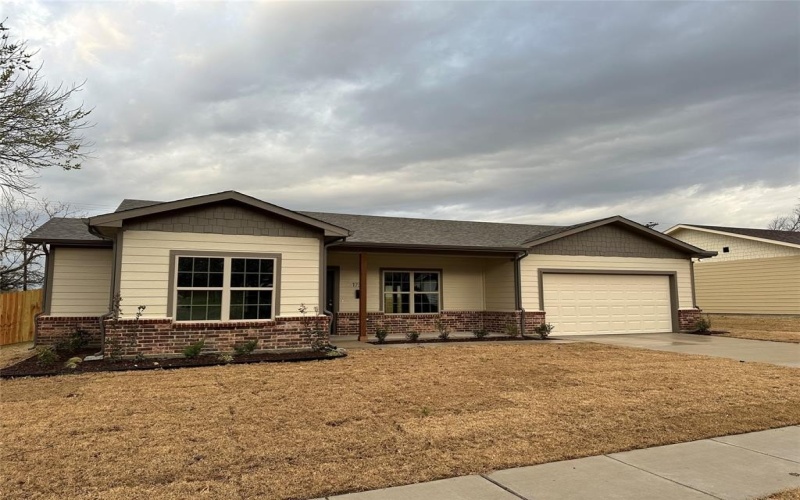 1731 Russell Drive, Garland, TX 75040, 4 Bedrooms Bedrooms, ,2 BathroomsBathrooms,Residential,For Sale,1731 Russell Drive,20865696