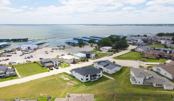 310 Harborview Drive, Rockwall, TX 75032, 4 Bedrooms Bedrooms, ,3 BathroomsBathrooms,Residential,For Sale,310 Harborview Drive,20865849