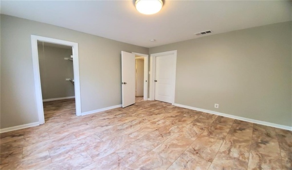 2115 Glenwood Lane #100, Denton, TX 76209, 2 Bedrooms Bedrooms, ,1 BathroomBathrooms,Residential Lease,For Rent,2115 Glenwood Lane,20866017