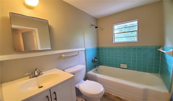 2115 Glenwood Lane #100, Denton, TX 76209, 2 Bedrooms Bedrooms, ,1 BathroomBathrooms,Residential Lease,For Rent,2115 Glenwood Lane,20866017