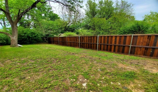 2115 Glenwood Lane #100, Denton, TX 76209, 2 Bedrooms Bedrooms, ,1 BathroomBathrooms,Residential Lease,For Rent,2115 Glenwood Lane,20866017