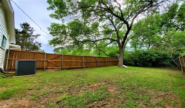 2115 Glenwood Lane #100, Denton, TX 76209, 2 Bedrooms Bedrooms, ,1 BathroomBathrooms,Residential Lease,For Rent,2115 Glenwood Lane,20866017