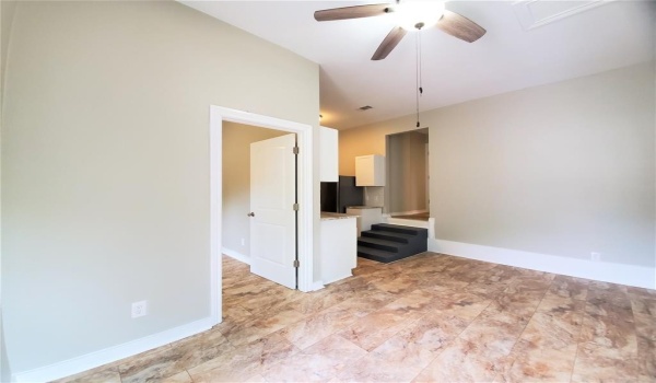 2115 Glenwood Lane #100, Denton, TX 76209, 2 Bedrooms Bedrooms, ,1 BathroomBathrooms,Residential Lease,For Rent,2115 Glenwood Lane,20866017