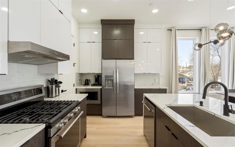 2019 California Drive #201, Dallas, TX 75204, 2 Bedrooms Bedrooms, ,2 BathroomsBathrooms,Residential Lease,For Rent,2019 California Drive,20866067
