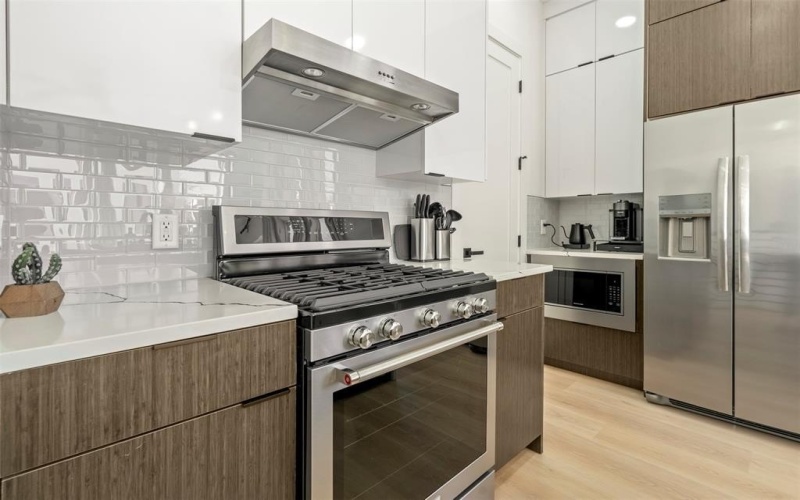 2019 California Drive #201, Dallas, TX 75204, 2 Bedrooms Bedrooms, ,2 BathroomsBathrooms,Residential Lease,For Rent,2019 California Drive,20866067