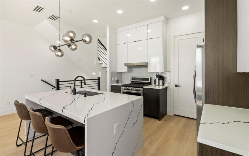 2019 California Drive #201, Dallas, TX 75204, 2 Bedrooms Bedrooms, ,2 BathroomsBathrooms,Residential Lease,For Rent,2019 California Drive,20866067