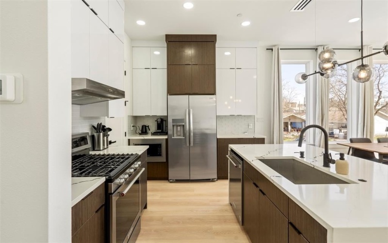 2019 California Drive #201, Dallas, TX 75204, 2 Bedrooms Bedrooms, ,2 BathroomsBathrooms,Residential Lease,For Rent,2019 California Drive,20866067