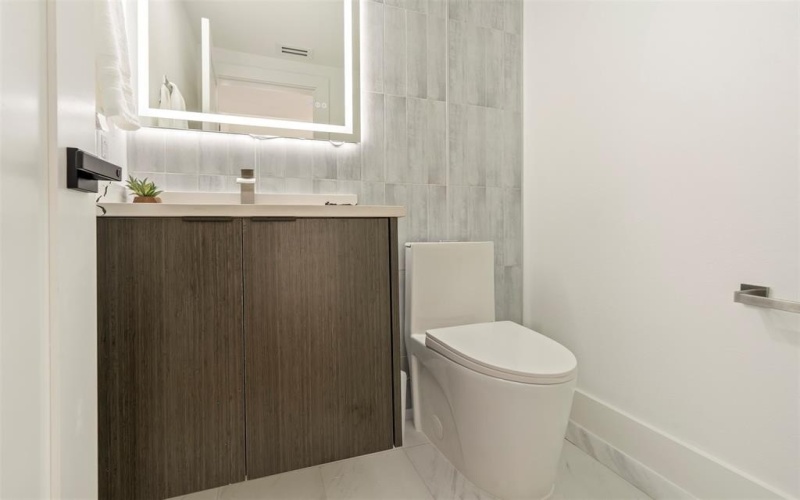 2019 California Drive #201, Dallas, TX 75204, 2 Bedrooms Bedrooms, ,2 BathroomsBathrooms,Residential Lease,For Rent,2019 California Drive,20866067