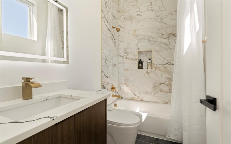 2019 California Drive #201, Dallas, TX 75204, 2 Bedrooms Bedrooms, ,2 BathroomsBathrooms,Residential Lease,For Rent,2019 California Drive,20866067