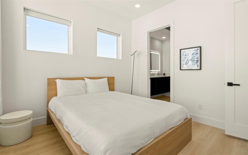 2019 California Drive #201, Dallas, TX 75204, 2 Bedrooms Bedrooms, ,2 BathroomsBathrooms,Residential Lease,For Rent,2019 California Drive,20866067