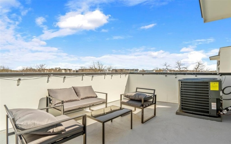 2019 California Drive #201, Dallas, TX 75204, 2 Bedrooms Bedrooms, ,2 BathroomsBathrooms,Residential Lease,For Rent,2019 California Drive,20866067