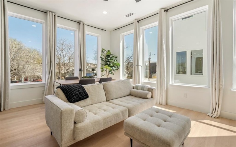 2019 California Drive #201, Dallas, TX 75204, 2 Bedrooms Bedrooms, ,2 BathroomsBathrooms,Residential Lease,For Rent,2019 California Drive,20866067