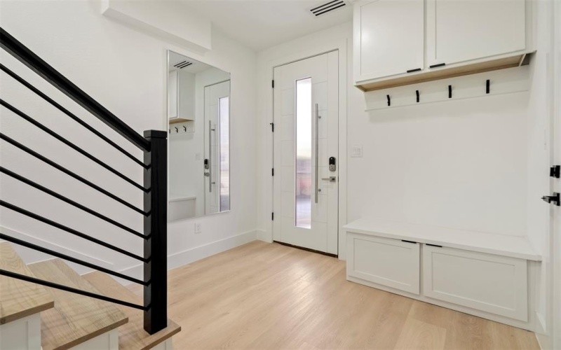 2019 California Drive #201, Dallas, TX 75204, 2 Bedrooms Bedrooms, ,2 BathroomsBathrooms,Residential Lease,For Rent,2019 California Drive,20866067