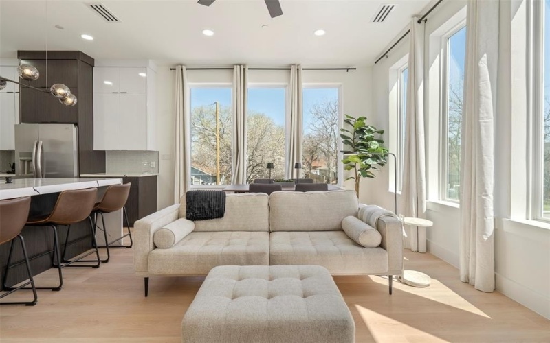 2019 California Drive #201, Dallas, TX 75204, 2 Bedrooms Bedrooms, ,2 BathroomsBathrooms,Residential Lease,For Rent,2019 California Drive,20866067