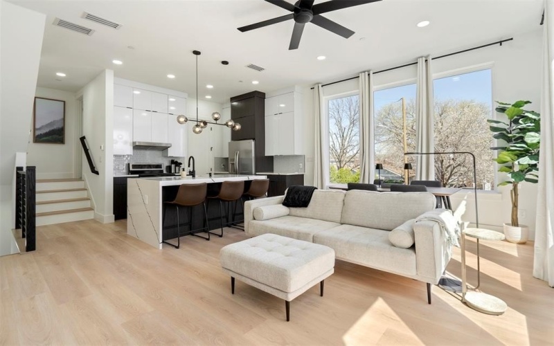 2019 California Drive #201, Dallas, TX 75204, 2 Bedrooms Bedrooms, ,2 BathroomsBathrooms,Residential Lease,For Rent,2019 California Drive,20866067