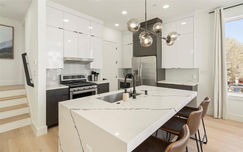 2019 California Drive #201, Dallas, TX 75204, 2 Bedrooms Bedrooms, ,2 BathroomsBathrooms,Residential Lease,For Rent,2019 California Drive,20866067