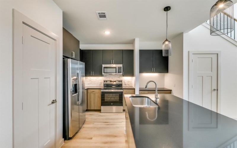 512 N Ewing Avenue #403, Dallas, TX 75203, 1 Dormitorio Habitaciones , ,1 BañoBaños,Residential Lease,En Alquiler,512 N Ewing Avenue,20866820