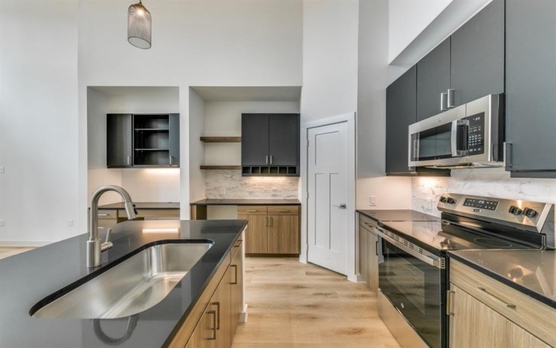 512 N Ewing Avenue #403, Dallas, TX 75203, 1 Dormitorio Habitaciones , ,1 BañoBaños,Residential Lease,En Alquiler,512 N Ewing Avenue,20866820