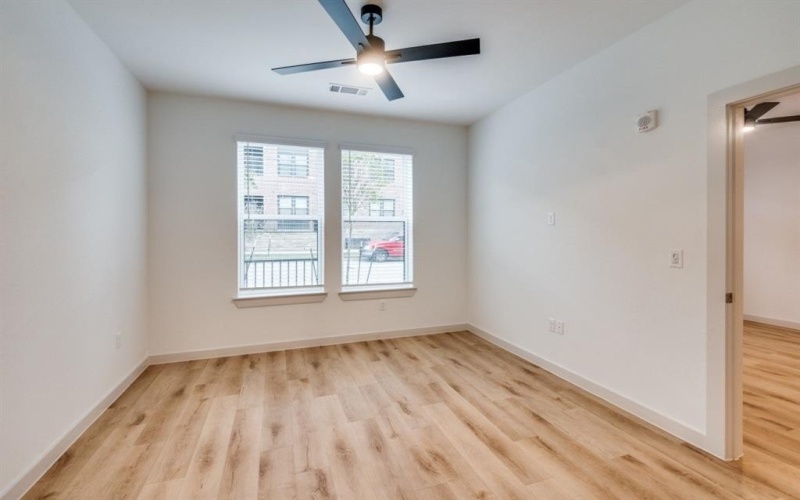 512 N Ewing Avenue #320, Dallas, TX 75203, 2 Habitaciones Habitaciones , ,2 BañosBaños,Residential Lease,En Alquiler,512 N Ewing Avenue,20866859