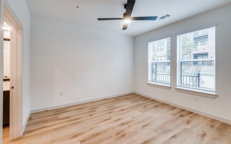 512 N Ewing Avenue #320, Dallas, TX 75203, 2 Habitaciones Habitaciones , ,2 BañosBaños,Residential Lease,En Alquiler,512 N Ewing Avenue,20866859