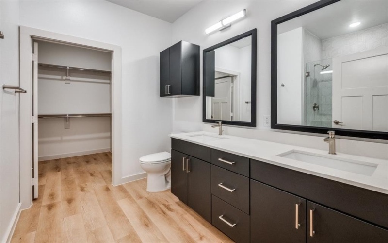 512 N Ewing Avenue #320, Dallas, TX 75203, 2 Habitaciones Habitaciones , ,2 BañosBaños,Residential Lease,En Alquiler,512 N Ewing Avenue,20866859