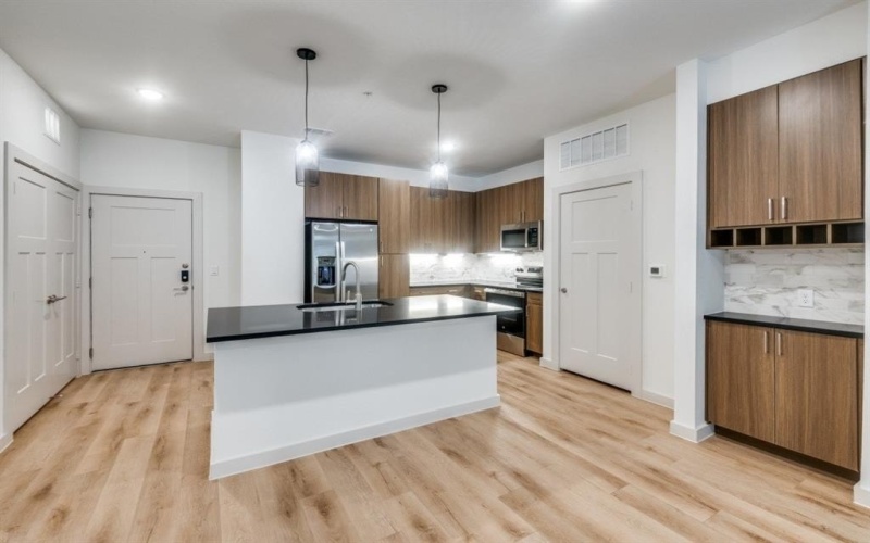 512 N Ewing Avenue #320, Dallas, TX 75203, 2 Habitaciones Habitaciones , ,2 BañosBaños,Residential Lease,En Alquiler,512 N Ewing Avenue,20866859