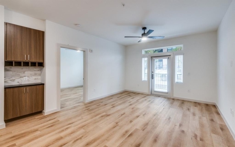 512 N Ewing Avenue #320, Dallas, TX 75203, 2 Habitaciones Habitaciones , ,2 BañosBaños,Residential Lease,En Alquiler,512 N Ewing Avenue,20866859
