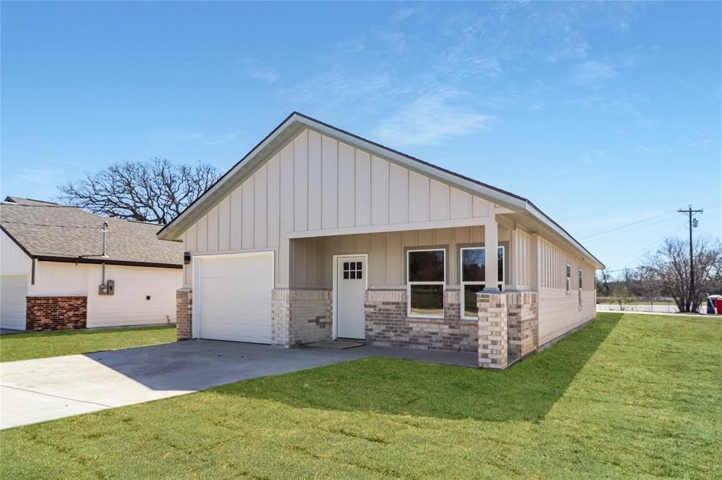 4035 Lake Street, Greenville, TX 75401, 3 Bedrooms Bedrooms, ,2 BathroomsBathrooms,Residential,For Sale,4035 Lake Street,20869053