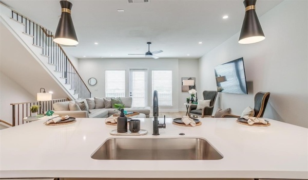 130 S Cooper Street, Arlington, TX 76013, 2 Habitaciones Habitaciones , ,2 BañosBaños,Residential,En Venta,130 S Cooper Street,20869239
