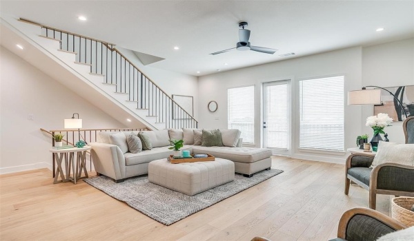 130 S Cooper Street, Arlington, TX 76013, 2 Habitaciones Habitaciones , ,2 BañosBaños,Residential,En Venta,130 S Cooper Street,20869239