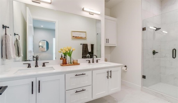 130 S Cooper Street, Arlington, TX 76013, 2 Habitaciones Habitaciones , ,2 BañosBaños,Residential,En Venta,130 S Cooper Street,20869239