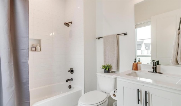 130 S Cooper Street, Arlington, TX 76013, 2 Habitaciones Habitaciones , ,2 BañosBaños,Residential,En Venta,130 S Cooper Street,20869239