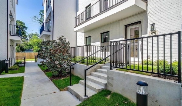 130 S Cooper Street, Arlington, TX 76013, 2 Habitaciones Habitaciones , ,2 BañosBaños,Residential,En Venta,130 S Cooper Street,20869239