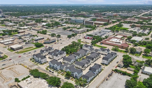 130 S Cooper Street, Arlington, TX 76013, 2 Habitaciones Habitaciones , ,2 BañosBaños,Residential,En Venta,130 S Cooper Street,20869239