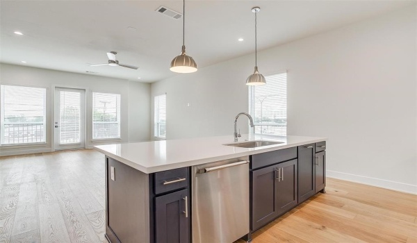 130 S Cooper Street, Arlington, TX 76013, 2 Habitaciones Habitaciones , ,2 BañosBaños,Residential,En Venta,130 S Cooper Street,20869239