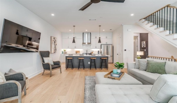 130 S Cooper Street, Arlington, TX 76013, 2 Habitaciones Habitaciones , ,2 BañosBaños,Residential,En Venta,130 S Cooper Street,20869239