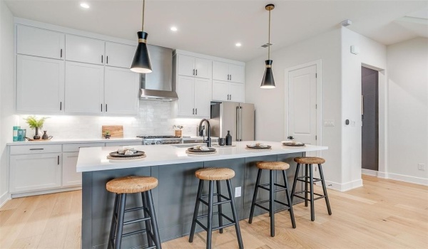 130 S Cooper Street, Arlington, TX 76013, 2 Habitaciones Habitaciones , ,2 BañosBaños,Residential,En Venta,130 S Cooper Street,20869239