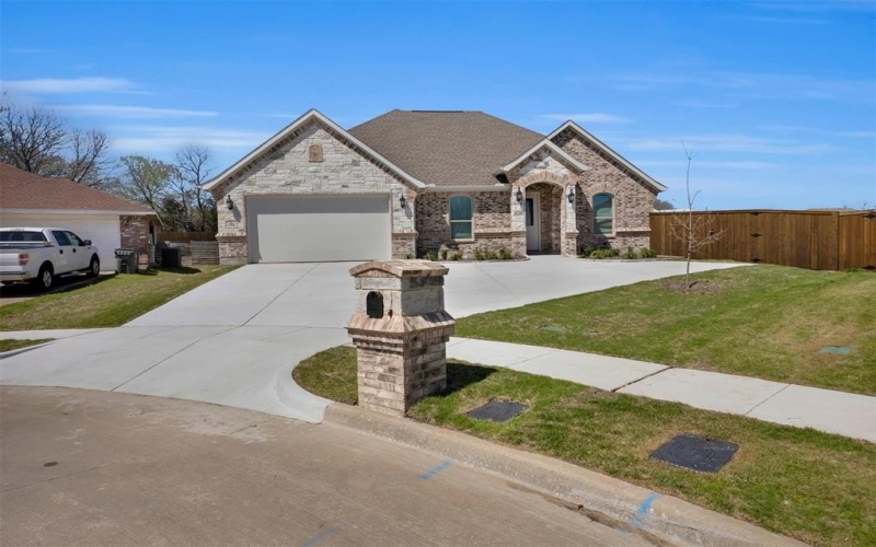 1000 James Donald Lane, Glenn Heights, TX 75154, 4 Habitaciones Habitaciones , ,2 BañosBaños,Residential,En Venta,1000 James Donald Lane,20869857