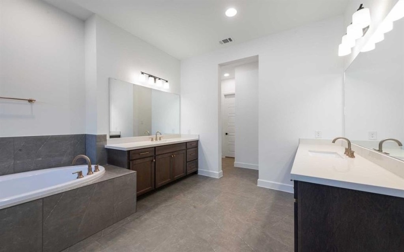 1920 Lowland Drive, Rockwall, TX 75087, 4 Bedrooms Bedrooms, ,5 BathroomsBathrooms,Residential,For Sale,1920 Lowland Drive,20870172