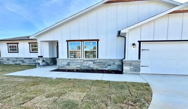1012 Wootton Avenue, Bridgeport, TX 76426, 3 Bedrooms Bedrooms, ,2 BathroomsBathrooms,Residential,For Sale,1012 Wootton Avenue,20867737