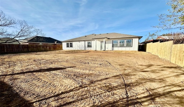1012 Wootton Avenue, Bridgeport, TX 76426, 3 Bedrooms Bedrooms, ,2 BathroomsBathrooms,Residential,For Sale,1012 Wootton Avenue,20867737