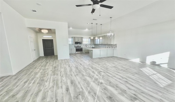 1012 Wootton Avenue, Bridgeport, TX 76426, 3 Bedrooms Bedrooms, ,2 BathroomsBathrooms,Residential,For Sale,1012 Wootton Avenue,20867737